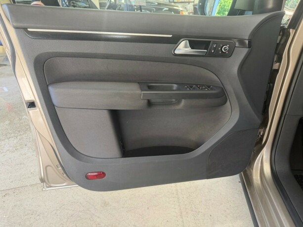 volkswagen-touran-diesel-2011-big-9