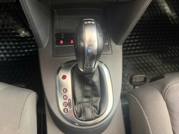 volkswagen-touran-diesel-2011-big-26