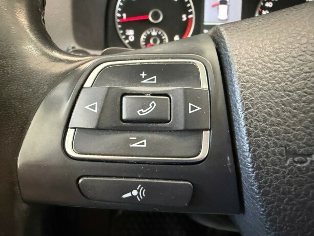 volkswagen-touran-diesel-2011-big-21