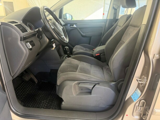 volkswagen-touran-diesel-2011-big-10