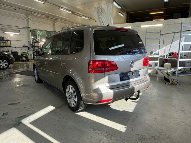 volkswagen-touran-diesel-2011-big-3