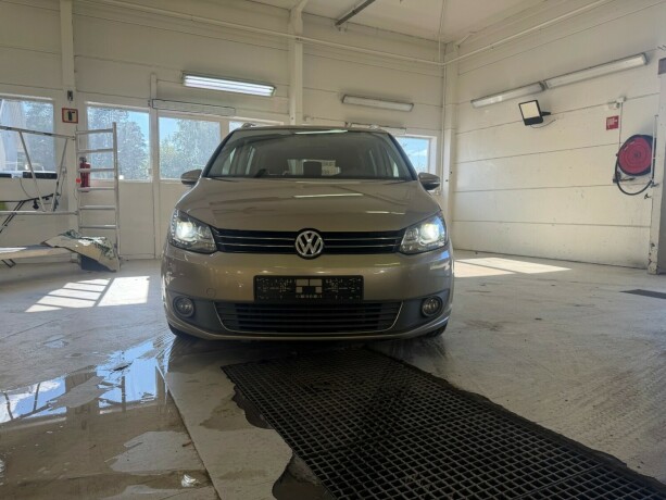 volkswagen-touran-diesel-2011-big-8