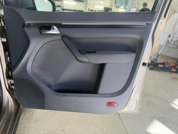 volkswagen-touran-diesel-2011-big-17