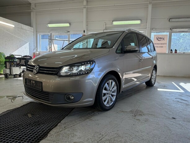 volkswagen-touran-diesel-2011-big-1
