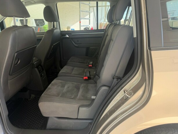 volkswagen-touran-diesel-2011-big-12