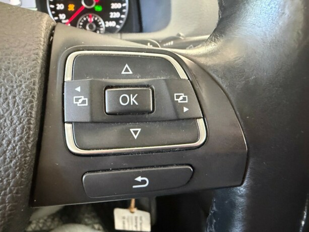 volkswagen-touran-diesel-2011-big-22