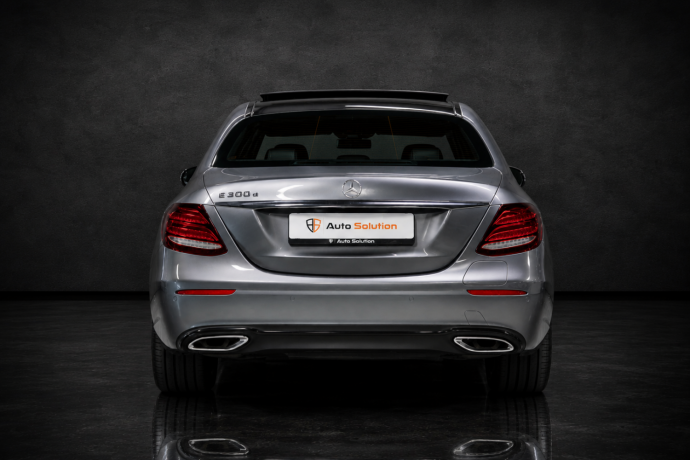 mercedes-benz-e300-e-elektrisitetbensin-2020-big-3