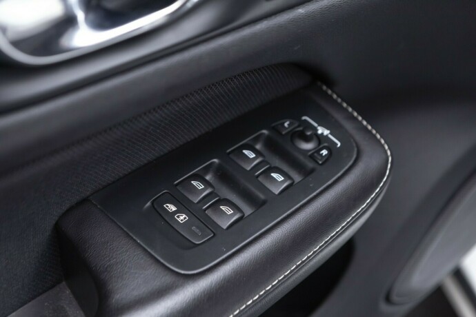 volvo-v60-elektrisitetbensin-2019-big-21