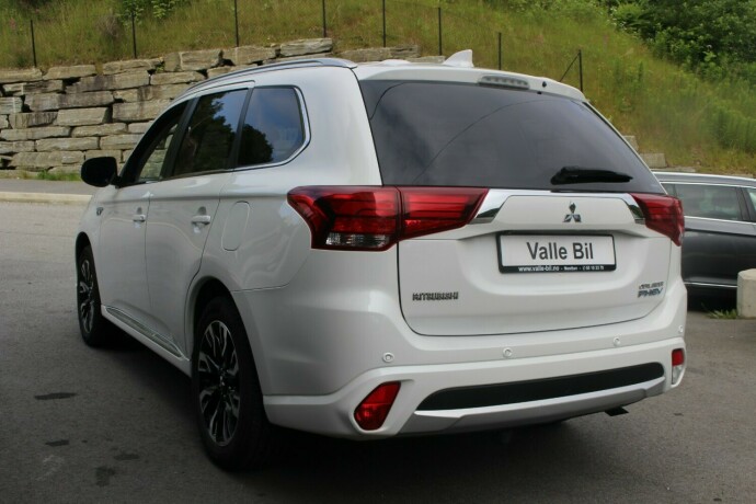 mitsubishi-outlander-elektrisitetbensin-2016-big-3