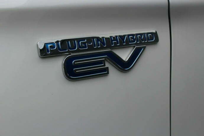 mitsubishi-outlander-elektrisitetbensin-2016-big-2