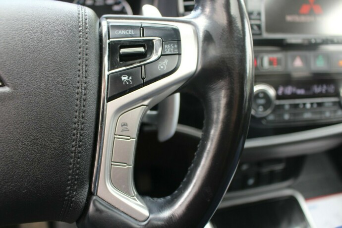 mitsubishi-outlander-elektrisitetbensin-2016-big-17