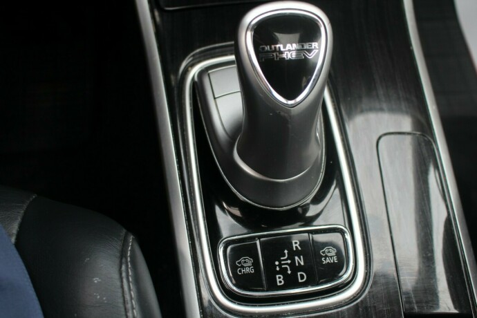 mitsubishi-outlander-elektrisitetbensin-2016-big-24