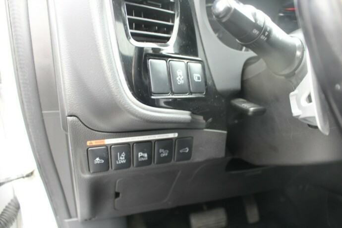 mitsubishi-outlander-elektrisitetbensin-2016-big-14