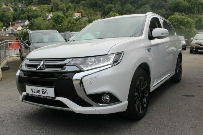 mitsubishi-outlander-elektrisitetbensin-2016-big-1