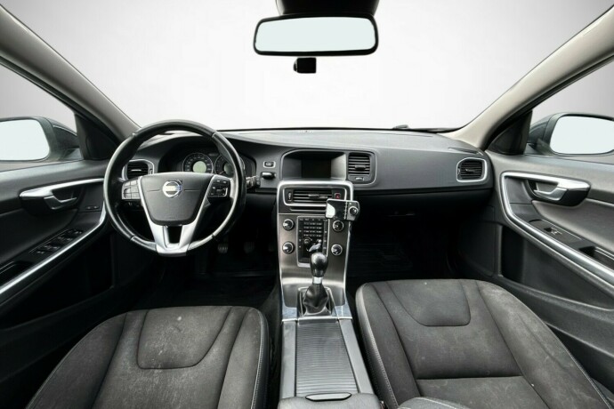 volvo-v60-diesel-2012-big-30