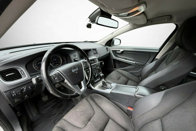 volvo-v60-diesel-2012-big-14