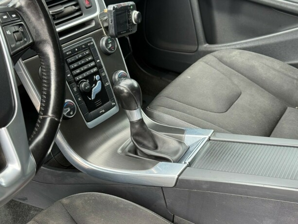 volvo-v60-diesel-2012-big-18