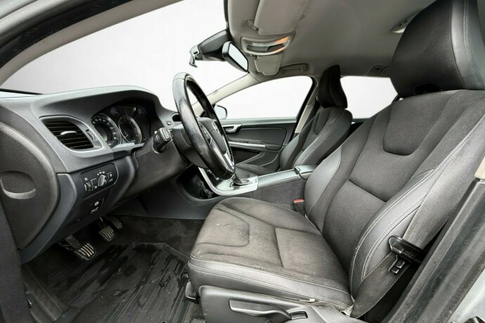 volvo-v60-diesel-2012-big-13