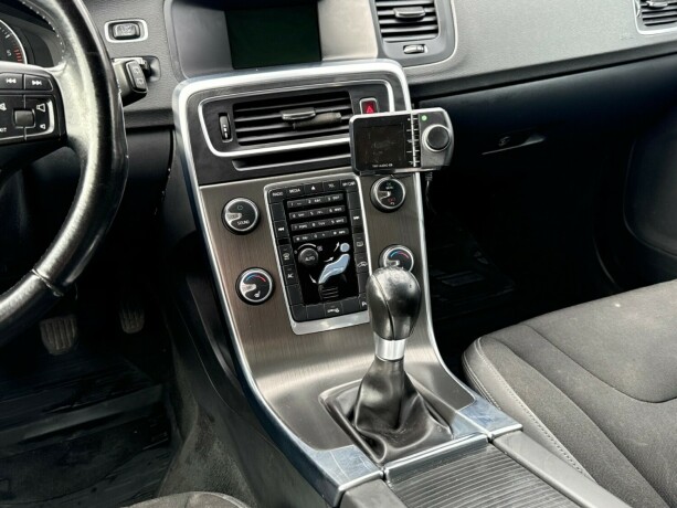 volvo-v60-diesel-2012-big-19