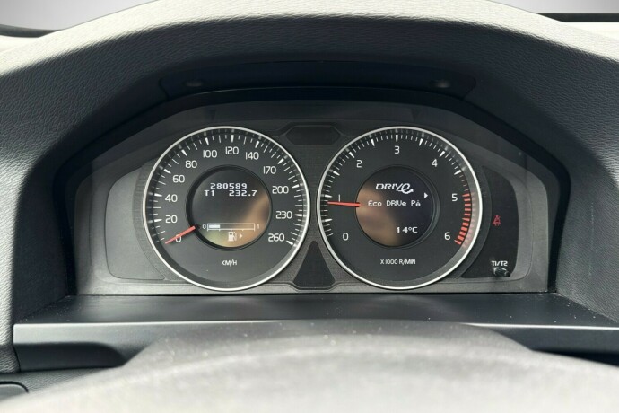 volvo-v60-diesel-2012-big-17