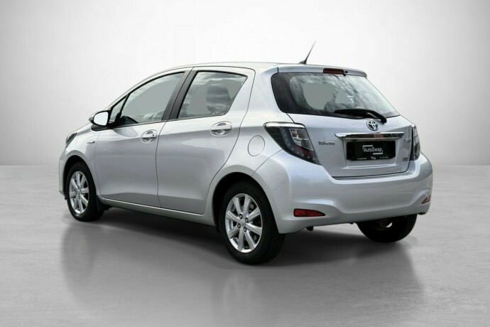 toyota-yaris-bensin-2012-big-8