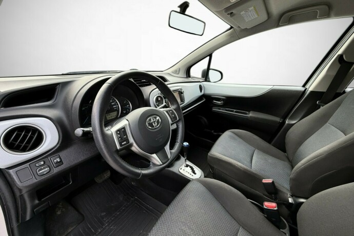 toyota-yaris-bensin-2012-big-15