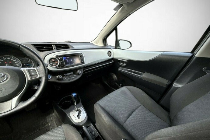 toyota-yaris-bensin-2012-big-32