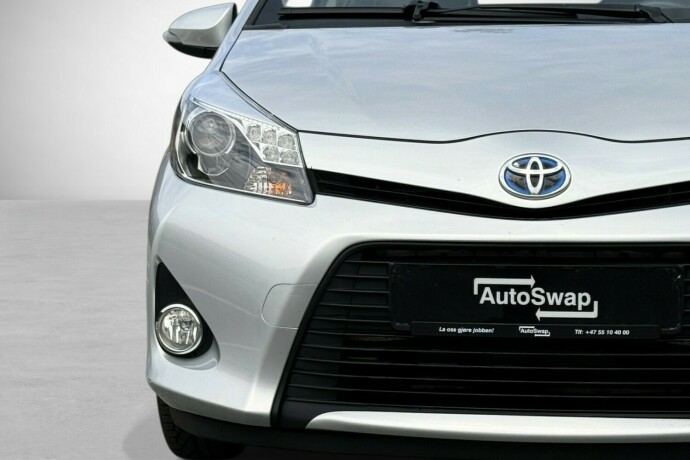 toyota-yaris-bensin-2012-big-3