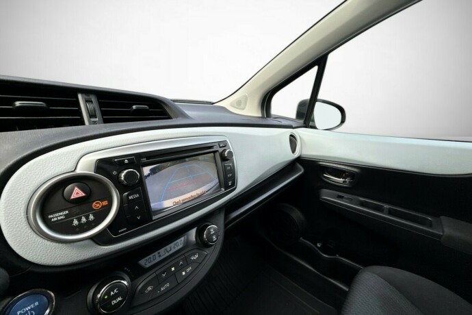 toyota-yaris-bensin-2012-big-28