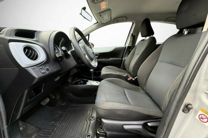 toyota-yaris-bensin-2012-big-13