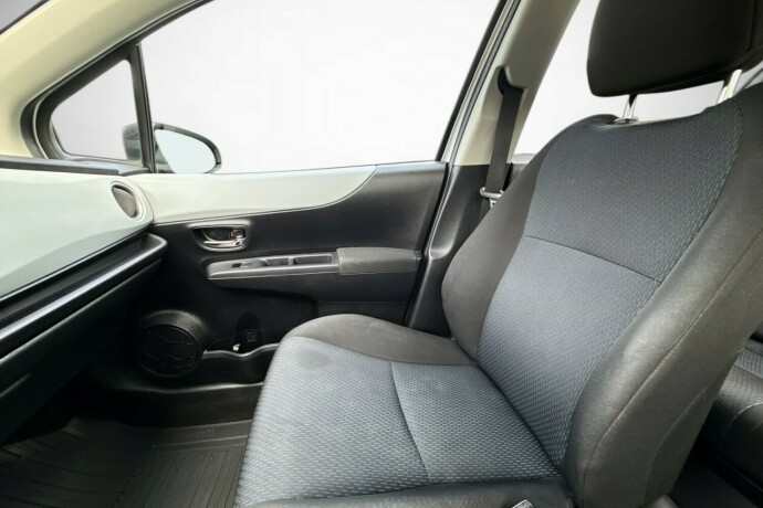 toyota-yaris-bensin-2012-big-29