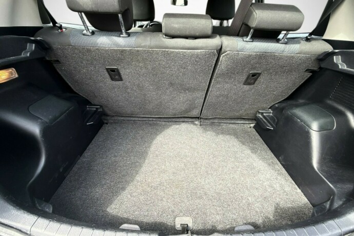 toyota-yaris-bensin-2012-big-37