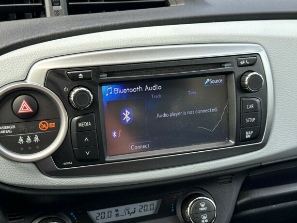 toyota-yaris-bensin-2012-big-27