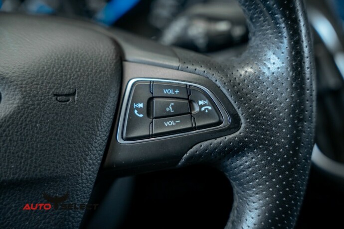 ford-focus-bensin-2017-big-28