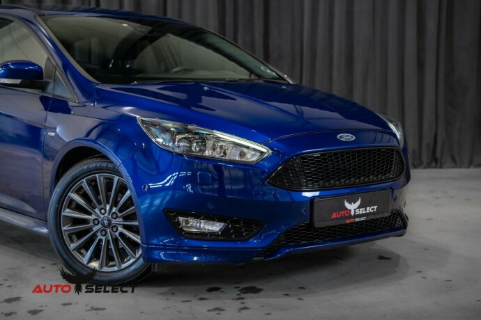 ford-focus-bensin-2017-big-1