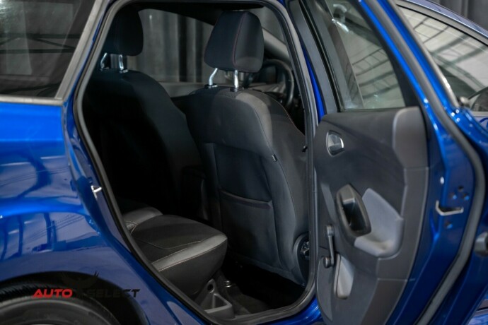 ford-focus-bensin-2017-big-12