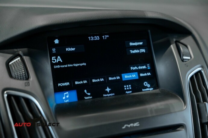 ford-focus-bensin-2017-big-37