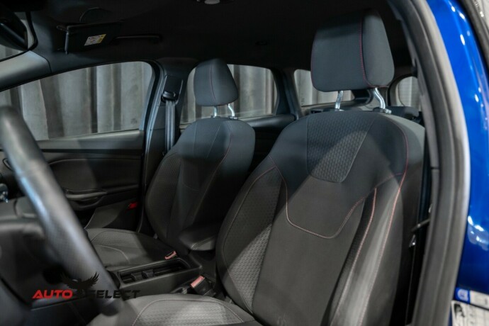 ford-focus-bensin-2017-big-21