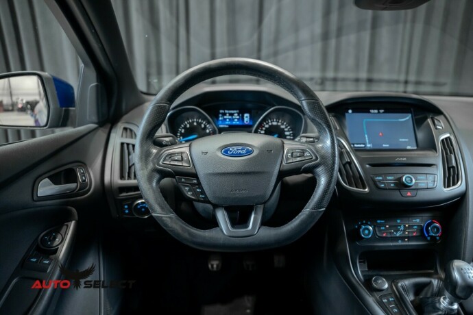 ford-focus-bensin-2017-big-24