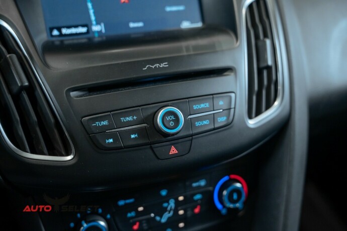 ford-focus-bensin-2017-big-34