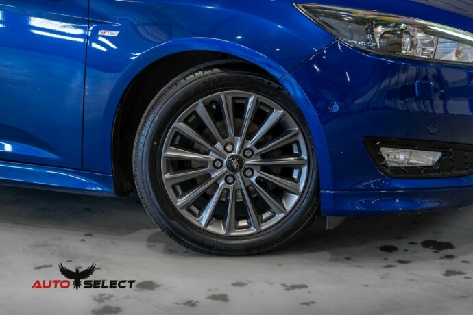 ford-focus-bensin-2017-big-2