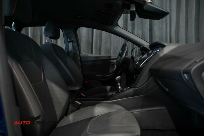 ford-focus-bensin-2017-big-17