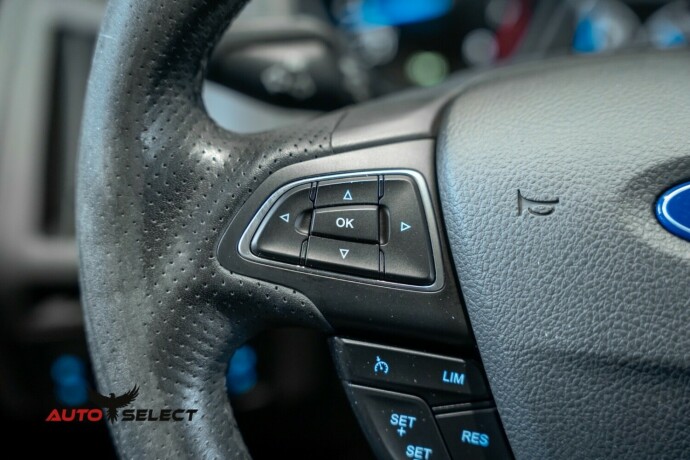 ford-focus-bensin-2017-big-25