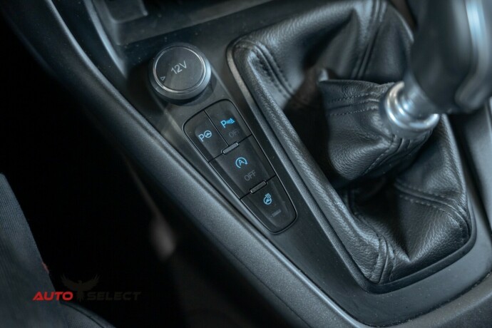 ford-focus-bensin-2017-big-32
