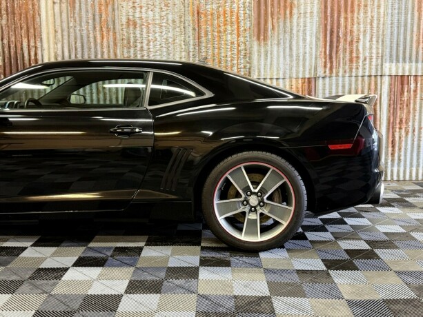 chevrolet-camaro-bensin-2011-big-13