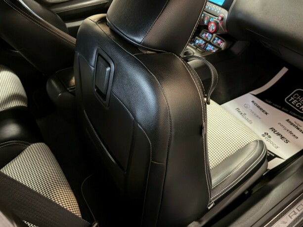 chevrolet-camaro-bensin-2011-big-32