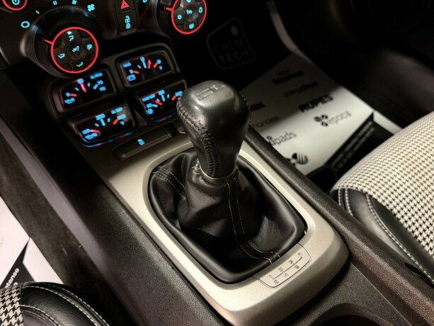 chevrolet-camaro-bensin-2011-big-28