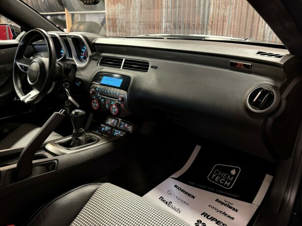 chevrolet-camaro-bensin-2011-big-30