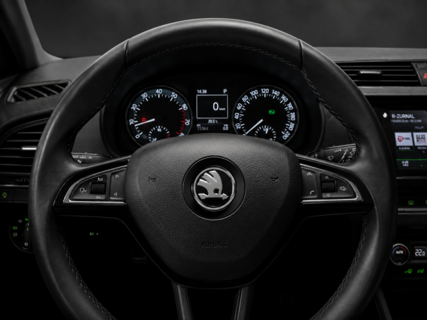 skoda-fabia-bensin-2015-big-9