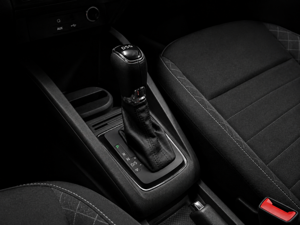 skoda-fabia-bensin-2015-big-8